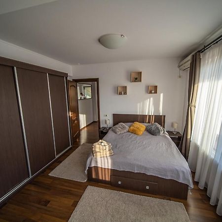 Apartament Tatu Bar&Grill Otopeni Exteriér fotografie