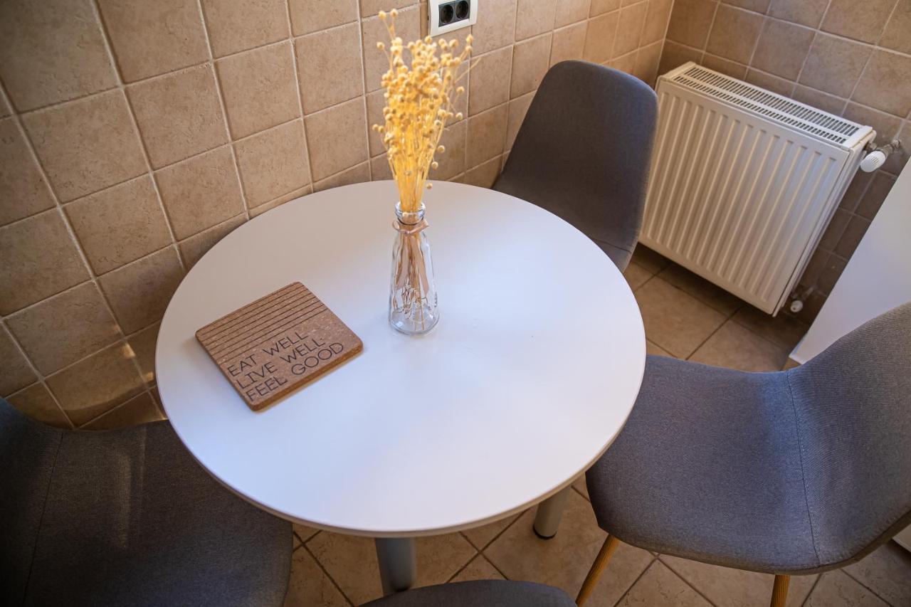 Apartament Tatu Bar&Grill Otopeni Exteriér fotografie