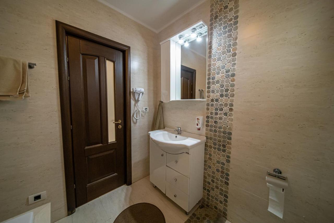 Apartament Tatu Bar&Grill Otopeni Exteriér fotografie