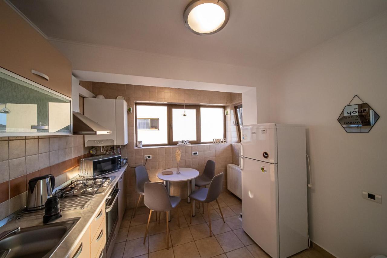Apartament Tatu Bar&Grill Otopeni Exteriér fotografie