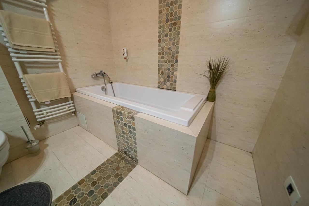 Apartament Tatu Bar&Grill Otopeni Exteriér fotografie