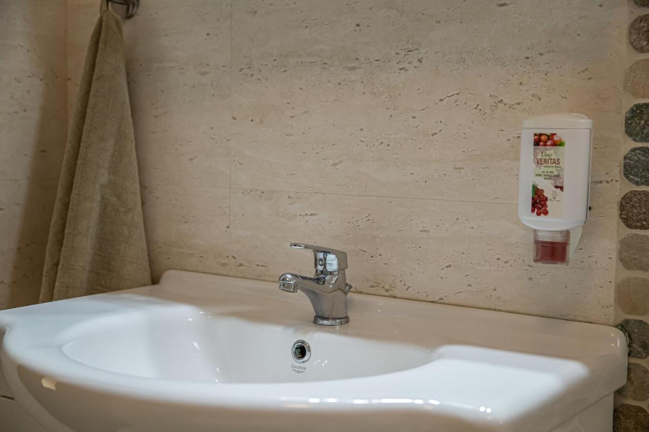 Apartament Tatu Bar&Grill Otopeni Exteriér fotografie